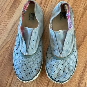 Cute slip on Sorels. Light blue denim. Size 9